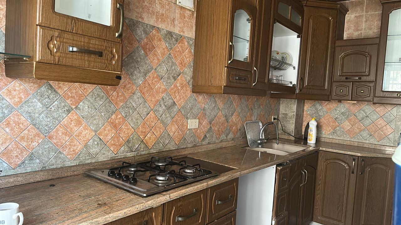 شقة بكسوة ممتازة للايجار -مزة فيلات شرقية - 3