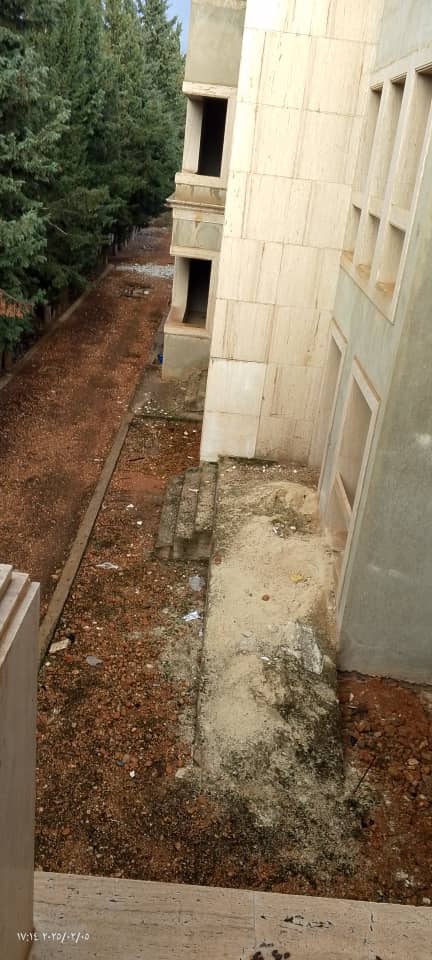 قصر مؤلف من فيلتين للبيع -يعفور - 3